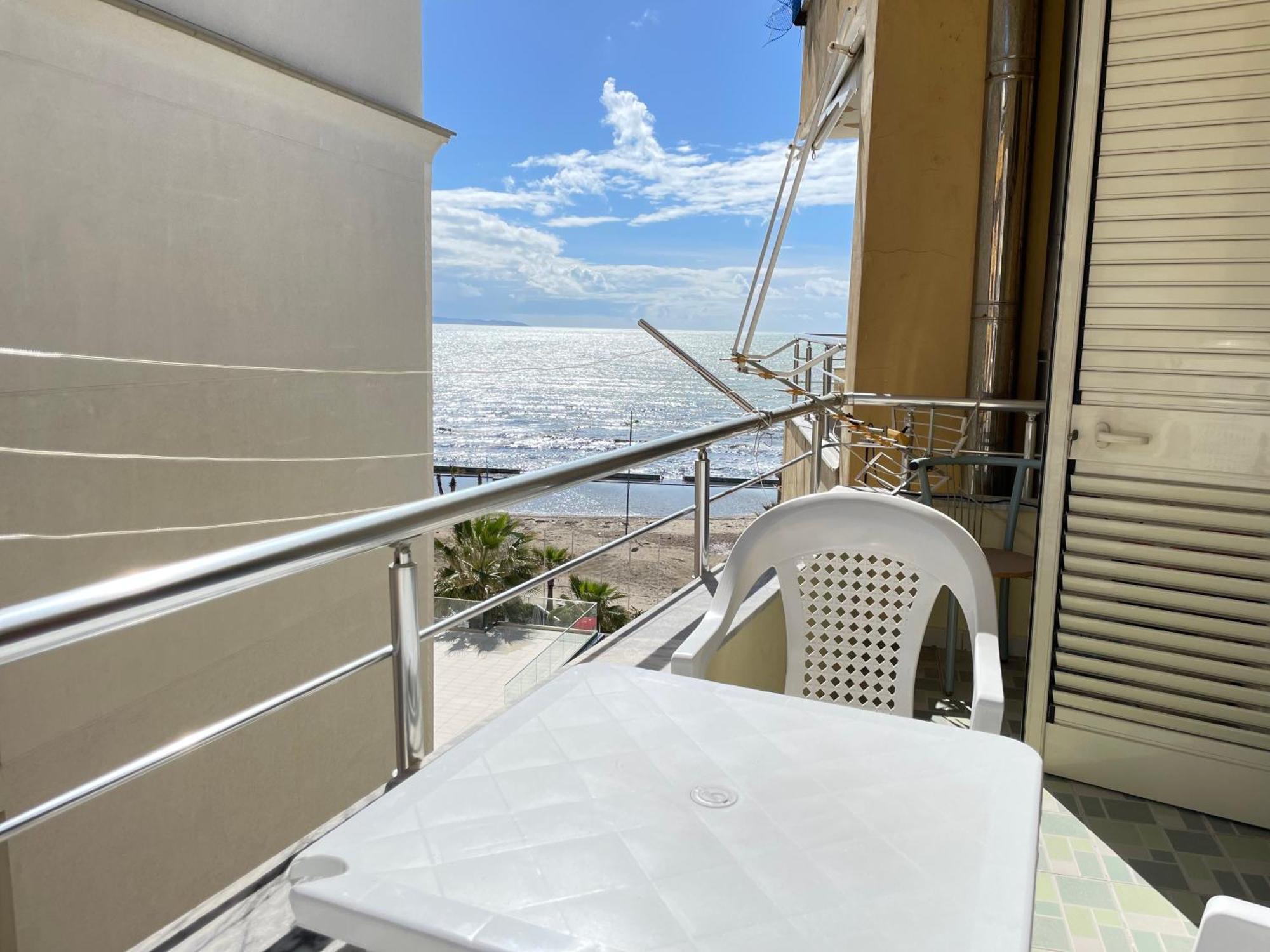 H&G Seaview Apartments Дуррес Экстерьер фото
